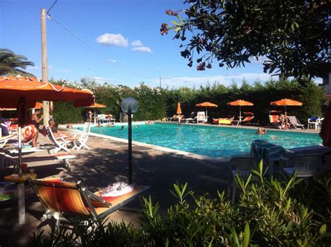 viola club village foce varano.